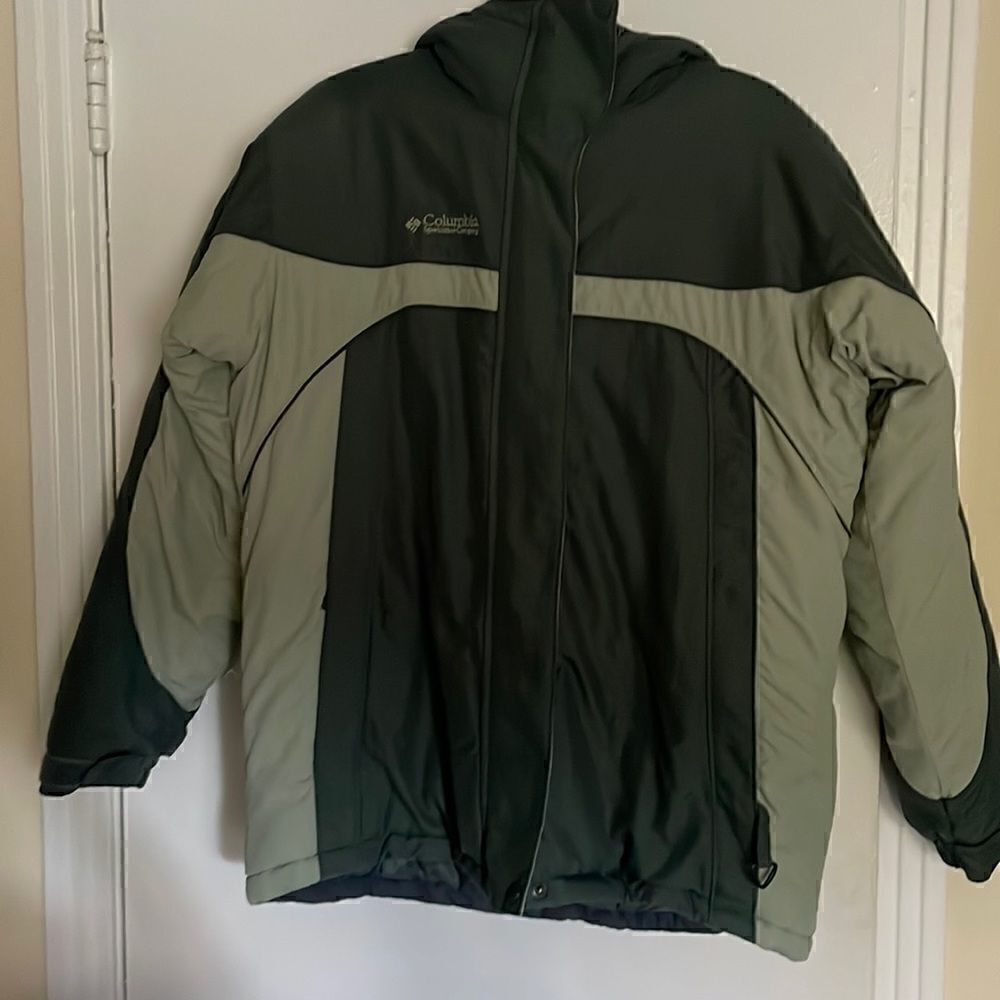 Columbia Water resistant puffer size M: /Excellent